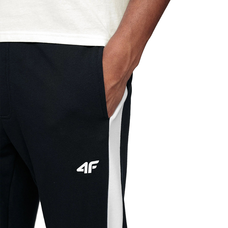 Joggers & Sweatpants -  4f Pantaloni pentru bărbați SPMD013